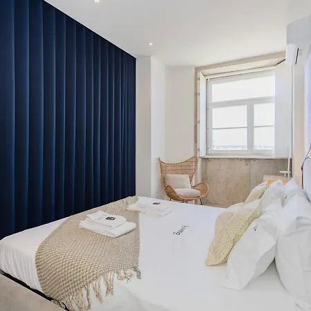 Liiiving In - Modern Coastline Appartement Oporto
