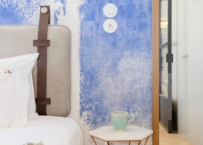 Liiiving In - Modern Coastline