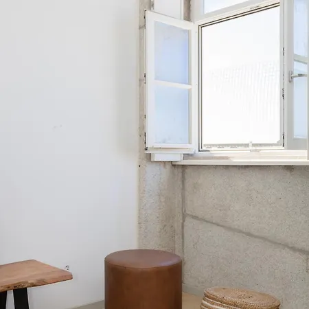 Liiiving In - Modern Coastline * 포르투