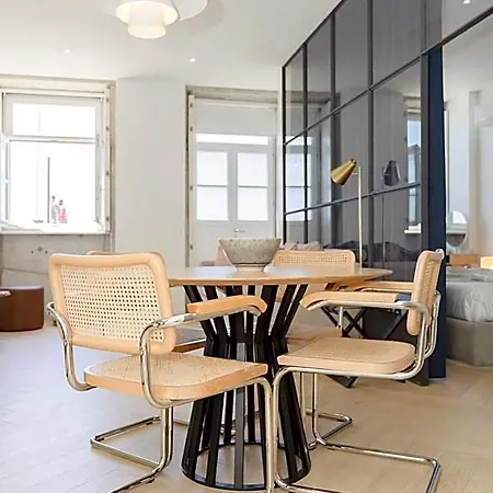 Liiiving In - Modern Coastline Apartament