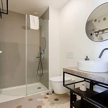 Liiiving In - Modern Coastline Apartament *