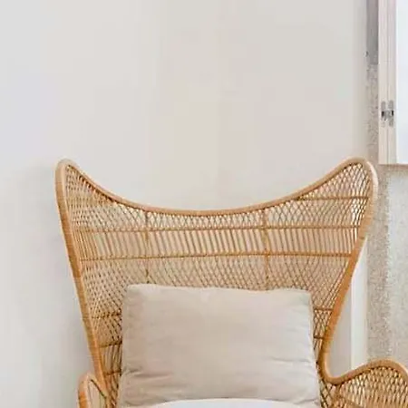 Liiiving In - Modern Coastline Apartament