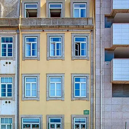 Liiiving In - Modern Coastline Apartament *