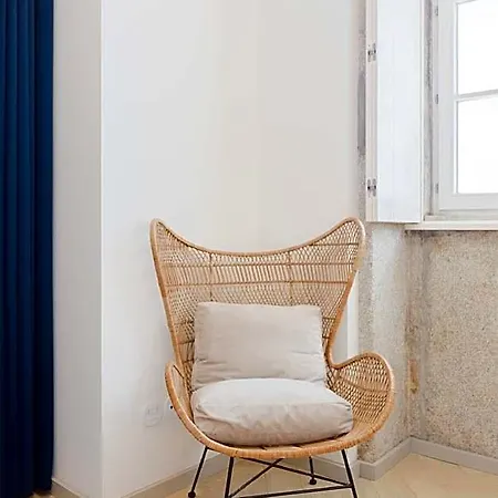 Liiiving In - Modern Coastline Apartament *