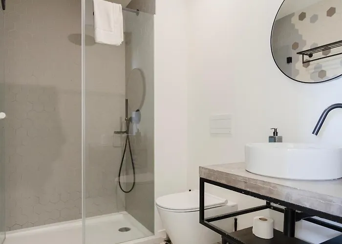 Liiiving In - Modern Coastline Apartman