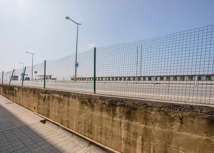 Liiiving In - Modern Coastline ポルト