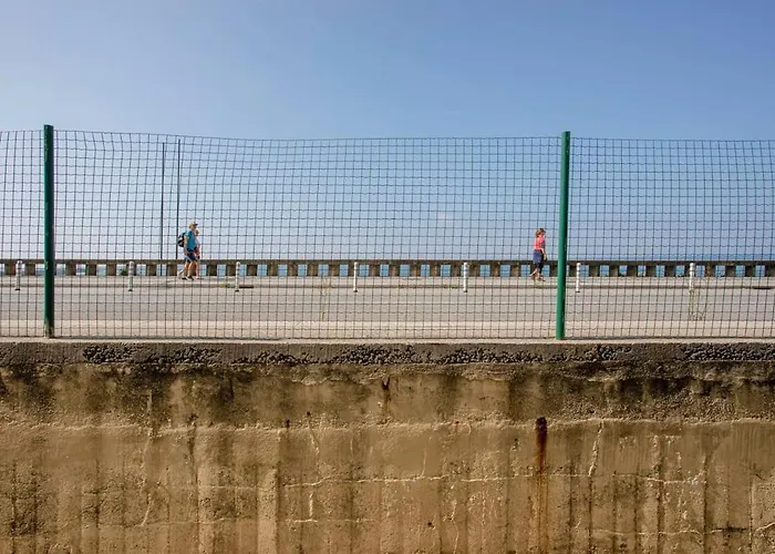 Liiiving In - Modern Coastline * Порту