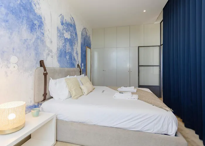 Liiiving In - Modern Coastline