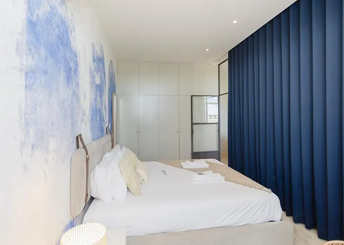 Liiiving In - Modern Coastline Апартаменты